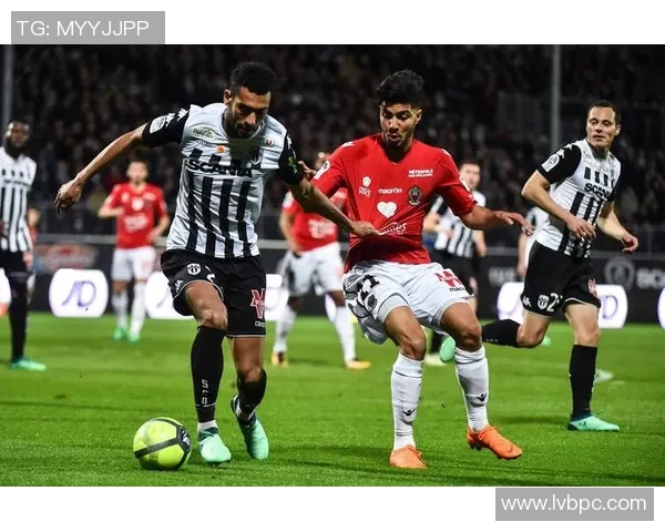 弗赖堡主场惨败，保级前景岌岌可危