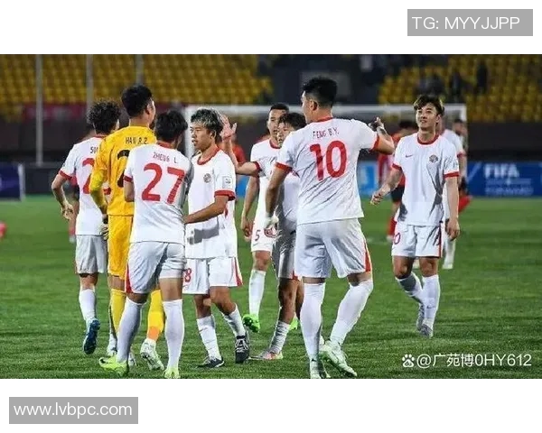 广州恒大击败上海申花,豪取中超积分榜榜首,赢得球迷狂热支持 广州恒大击败上海申花,豪取中超积分榜榜首,赢得球迷狂热支持